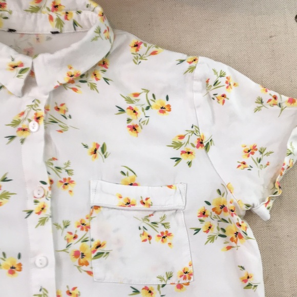Forever 21® Adorable White Floral Button down Floral Crop Top S - Picture 5 of 7